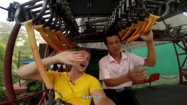 Bungee jumping at Qing Long Canyon