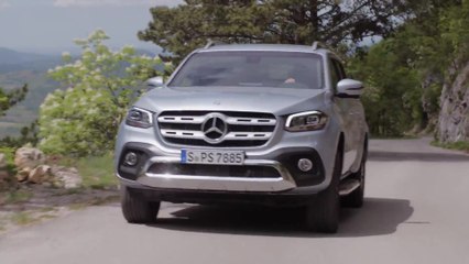 Mercedes-Benz X 350 d Diamond in Silver Metallic Driving in the country