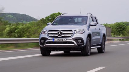 Mercedes-Benz X 350 d Diamond in Silver Metallic Driving in the city