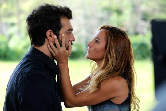 İlker Kaleli ile Evlenmeyi Düşünmüyoruz Diyen Burçin Terzioğlu, Yüzükle Paylaşım Yaptı