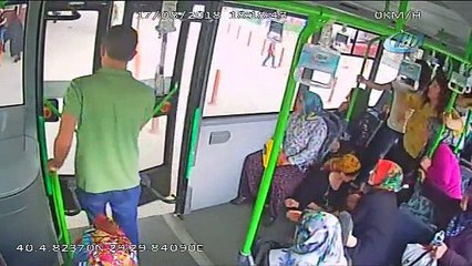 Otobüs şoförü kalp krizi geçiren kadının hayatını kurtardı