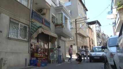 Çekyatta Ölüsü Bulunan Annesi İçin "3 Gündür Annemin Üzerinde Yatıyormuşum" Diyen Kadın Tutuklandı!