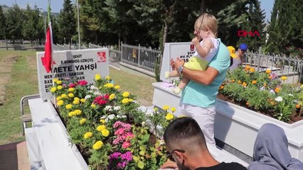 Samsun Şehit Çocukları Bayram Arifesinde Babalarının Mezarı Başında Dua Etti