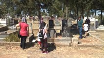 Gaziantep'te Mezarlıklar Arefe Gününde Doldu Taştı