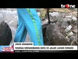 Warga Menambang Batu di Jalur Lahar Dingin Gunung Sinabung
