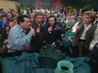 Bill & Gloria Gaither - I Shall Wear A Crown