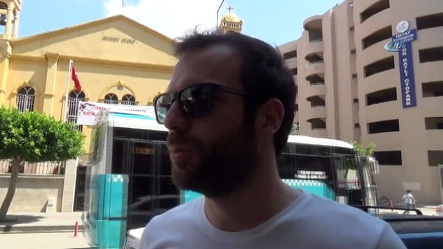 Hristiyanlar Kurban Bayramı’nı kiliseye pankart asarak kutladı