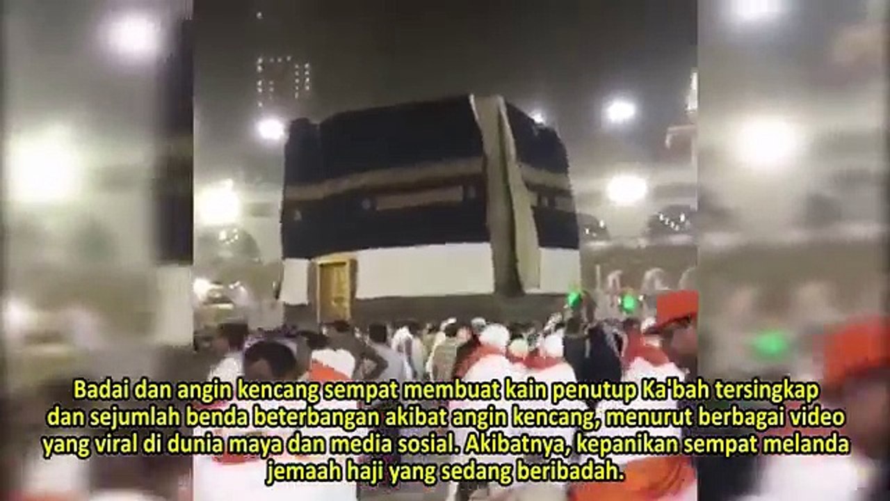 ANGIN KENCANG !! Detik Detik Kain Penutup Ka'bah Tersingkap