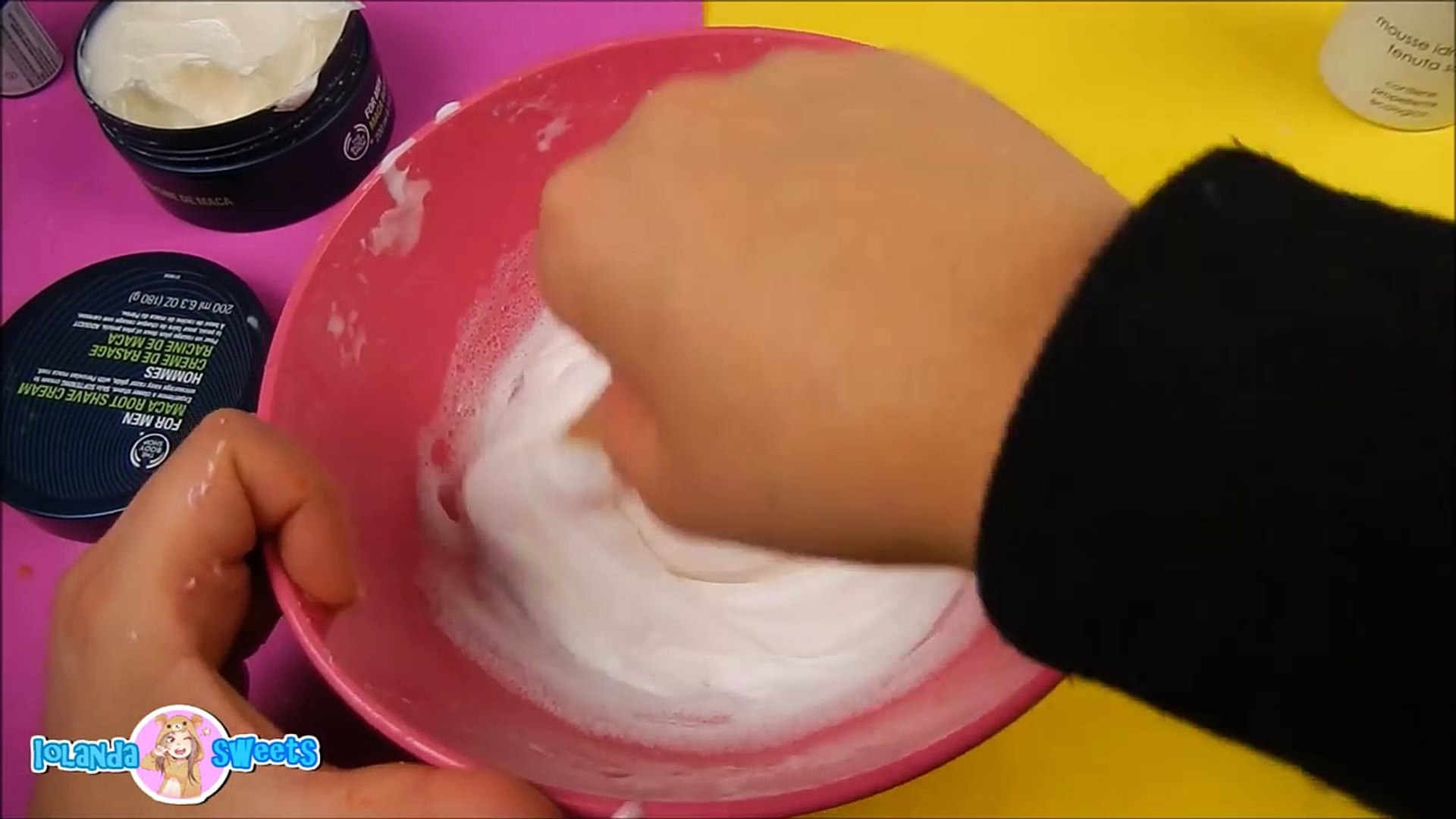 slime con schiuma da barba e liquido per lenti Come fare lo slime: 7 semplici ricette fai da te con o senza colla main image 0