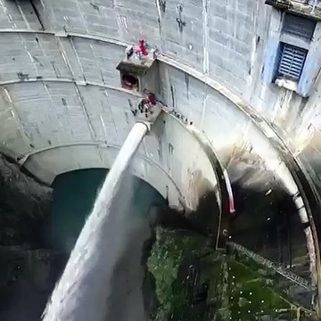 Water flow of dam