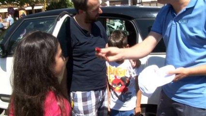 Kaymakamdan tatilcilere lokumlu karşılama