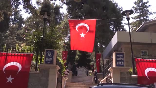 Şehitliklerde Bayram Yoğunluğu - Bursa/