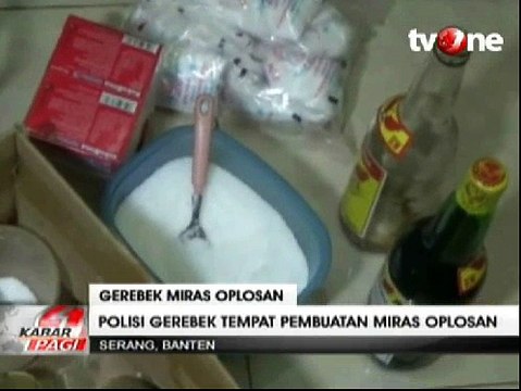 Polisi Menggerebek Gudang Miras Oplosan