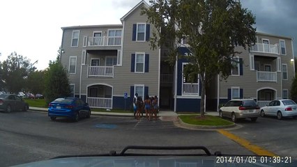 Il prends la fuite devant... les pompiers ! FAIL