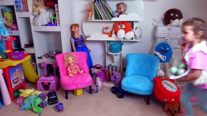 Bad Kids Steals Giant LOL Вредный Ребенок крадет ЛОЛ Открывает ИГРУШКИ куклы Big Doll Surprise Ball