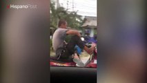 Pillan a un imprudente conduciendo una moto con sus pies