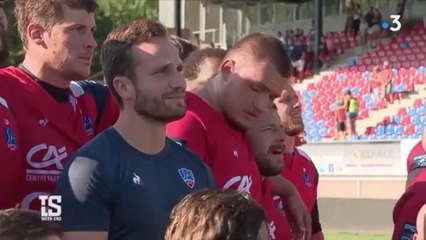 L'émotion envahit les joueurs et le public d'Aurillac lors de l'hommage à Louis Fajfrowski