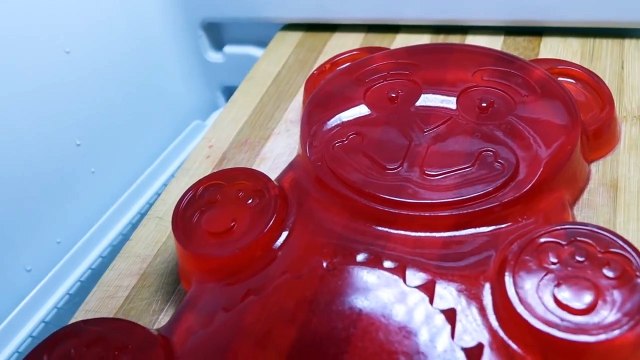 ЖЕЛЕЙНЫЙ МЕДВЕДЬ ВАЛЕРА И МЫЛО из СПИННЕРА