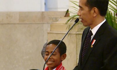 Bocah Pemanjat Tiang Bendera Diundang ke Istana