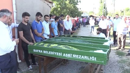 Denizde Boğulan 3'ü Aynı Aileden 4 Kişinin Cenazesi Toprağa Verildi