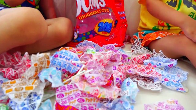 Vlad CrazyShow Влад Крези Шоу -Funny BABY Веселые детки и леденцы! LOTS OF CANDY lollipop skit video