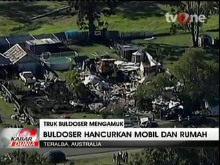 Buldoser Ngamuk di Australia Hancurkan Mobil dan Rumah