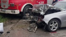 Report Tv-Aksidenti në Tepelenë/ Përplaset 'Benzi' me 'Audin', humb jetën një nga drejtuesit