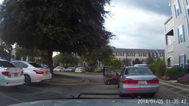 Un homme prend la fuite en entendant une sirène... C'etait juste les pompiers