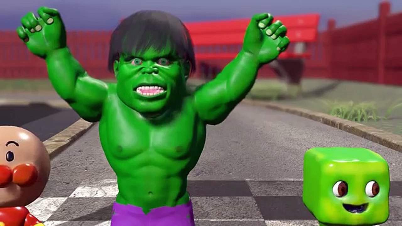 おもちゃのレース！アンパンマン、ハルク、クリーパー、赤ちゃんマリオ、スパイダーマン