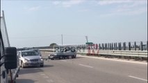 Report TV - Aksident në Vlorë/ Përplasen dy makina në autostradë