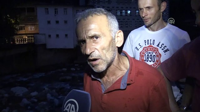 Rize'de kurbanlık boğa dereye düştü