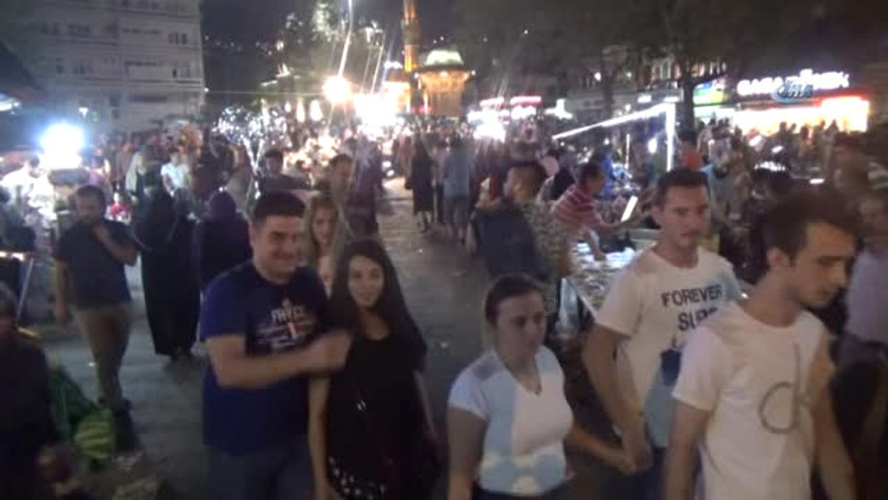 Bursa'da Bayram Alışverişinde Adım Atacak Yer Kalmadı