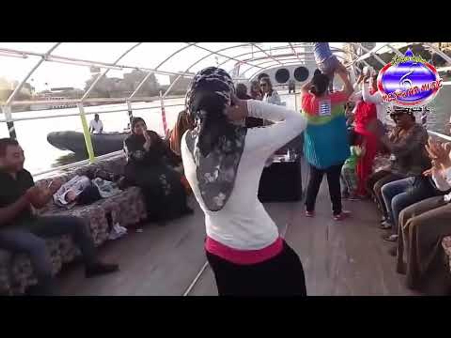 رقص مزة عاملة دماغ فى النيل عايز أحشش حمادة الطيب - video Dailymotion