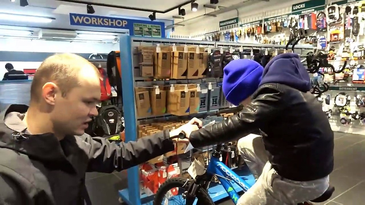 ВЛОГ Ехали покупать новые самокаты а купили новый ПЛАНШЕТ и Макс попал в точку Мистер Макс & Мисс Катя