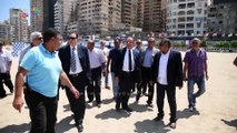 محافظ الإسكندرية يشدد على تقديم أفضل الخدمات لزوار الشواطئ المجانية