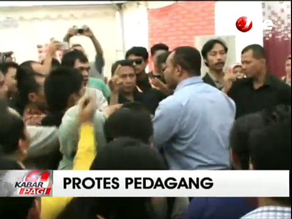 Tak Penuhi Janji, Puluhan Pedagang PRJ Senanyan Protes Panitia