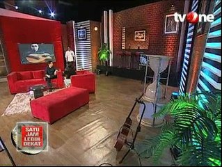 Satu Jam Lebih Dekat dengan Sandhy Sondoro