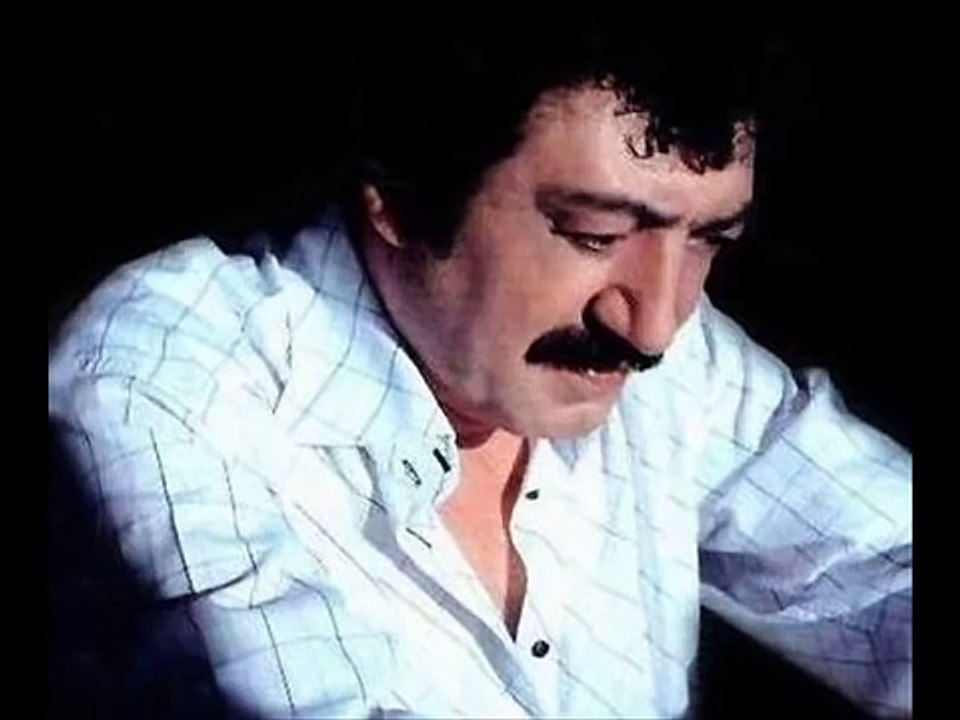 Müslüm Gürses      Şu Dağlarda Kar Olsaydım