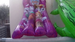 ELSA & ANNA toddlers underwater pool game with Peri & pearl serpentine Monster High part 2