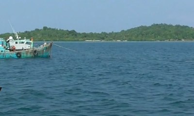 Menteri Susi Tenggelamkan Ratusan Kapal Pencuri Ikan