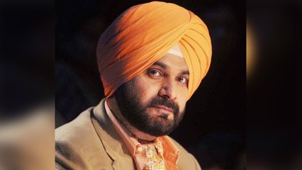 Navjot Singh Sidhu का Pak Army Chief से गले मिलने पर बवाल, देशद्रोह का मामला दर्ज | वनइंडिया हिंदी