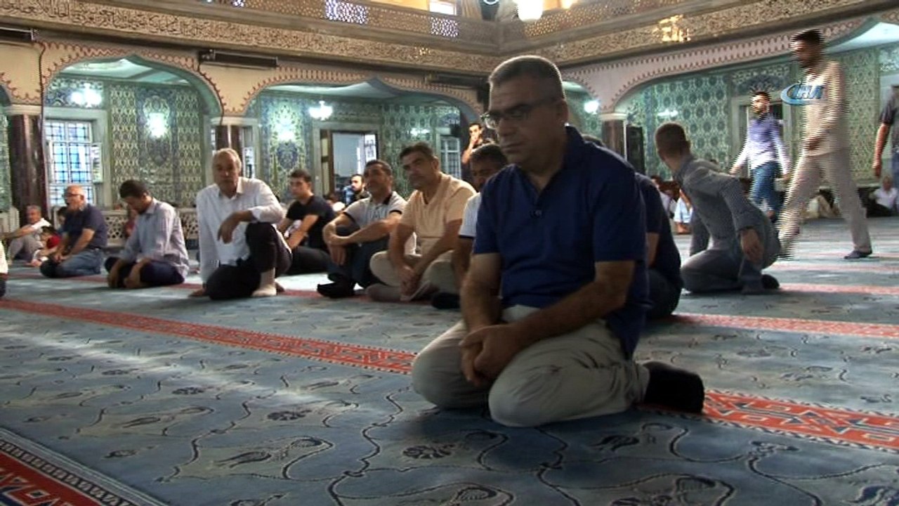 Elazığ’da bayram namazında camiler doldu taştı