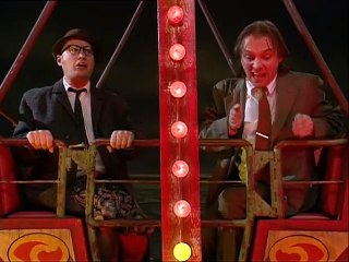 Bottom S03E01 - Holes