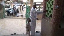 Tanzanya'da Müslümanlar Bayram Namazı İçin Camileri Doldurdu