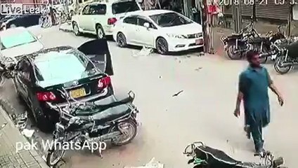 لحظة قفز خروف من أعلى مبنى