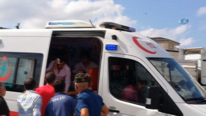 Kontrolden çıkan otomobil demir bariyerlere çarptı: 2 yaralı