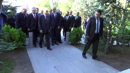 Bahçeli, Türkeş'in mezarını ziyaret etti (1) - ANKARA