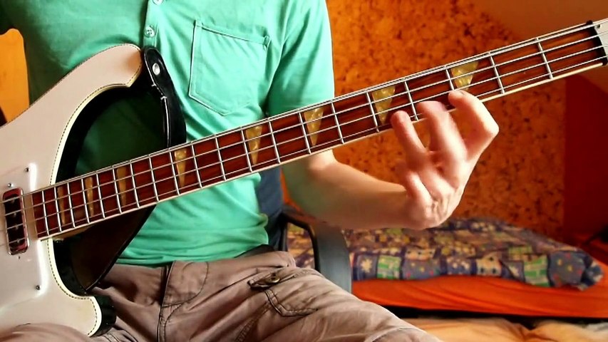 Muse Hysteria (Bass Tutorial with TABS)