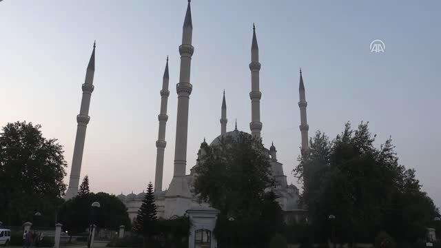 AK Parti Sözcüsü Çelik Bayram Namazını Anada'da Kıldı