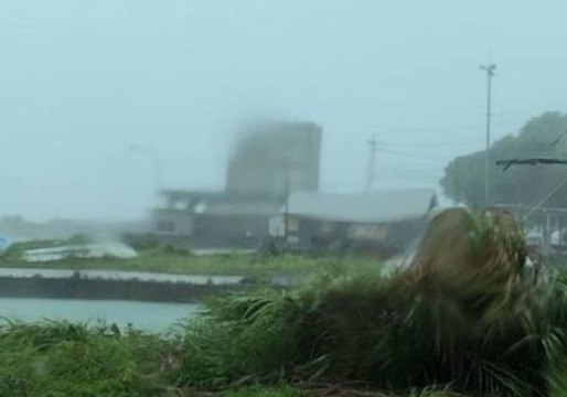 High Winds Lash Japan as Typhoon Soulik Approaches